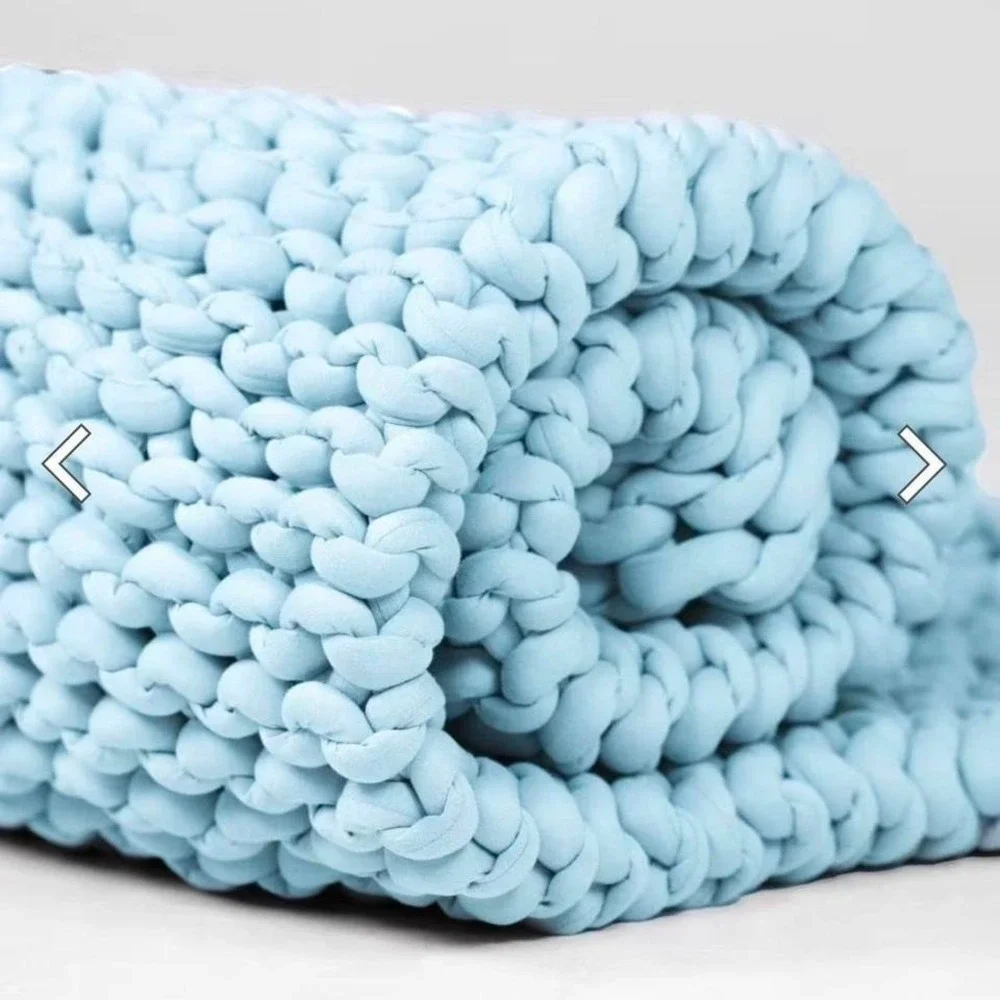 Comfrt‎ Weighted 20 lbs Light blue chunky knit throw blanket